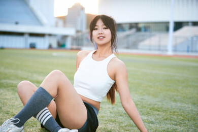 绿茵场上的快乐的足球宝贝