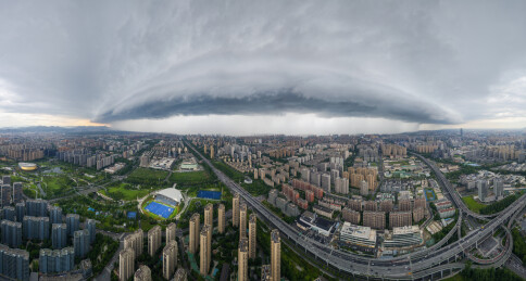 杭州城北天空弧状积雨云航拍雷暴云全景