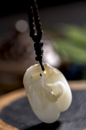 温润的和田玉坠