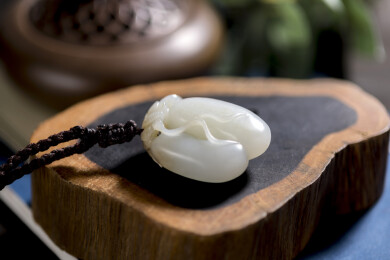 温润的和田玉坠