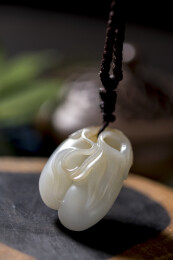 温润的和田玉坠