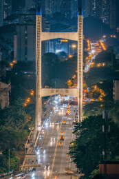 广西柳州壶西大桥路面车流夜景