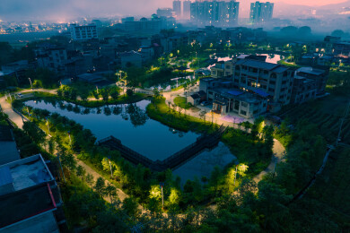 中国广西蒙山太阳能路灯照亮村屯之夜