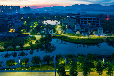 中国广西蒙山太阳能路灯照亮村屯之夜