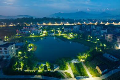 中国广西蒙山太阳能路灯照亮村屯之夜