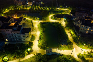 中国广西蒙山太阳能路灯照亮村屯之夜