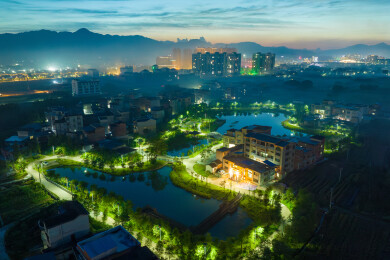 中国广西蒙山太阳能路灯照亮村屯之夜