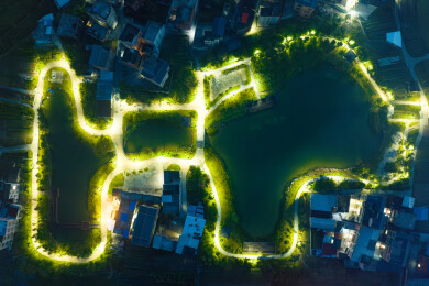 中国广西蒙山太阳能路灯照亮村屯之夜