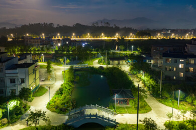 中国广西蒙山太阳能路灯照亮村屯之夜