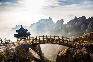 中国山东省青岛市崂山巨峰景区灵旗峰