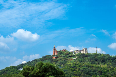 上海松江佘山山顶建筑远眺