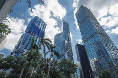 低视角拍香港中环摩天大楼