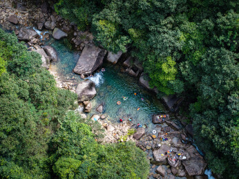 中国广东省清远市佛冈县高镇村观音山瀑布