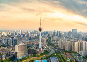 中国成都339电视塔落日航拍图