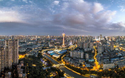 中国四川成都339电视塔夜景航拍图