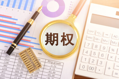 数据图表上的放大镜印着文字期权