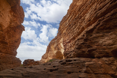 中国新疆库车天山神秘大峡谷