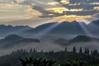 重庆酉阳：迷人的“睡佛”