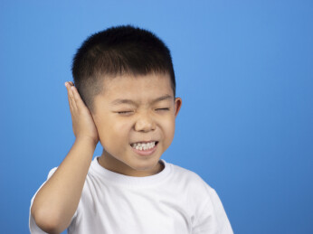 小朋友耳朵疼