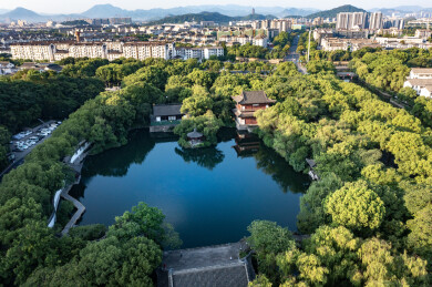 航拍浙江绍兴越城区府山公园景观