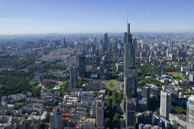 中国江苏南京玄武湖紫峰大厦航拍城市风光