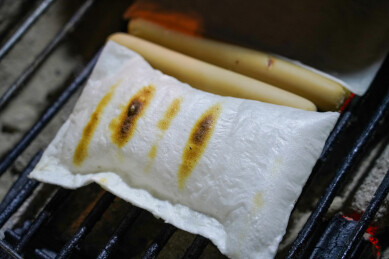 云南大理特色小吃烤饵块