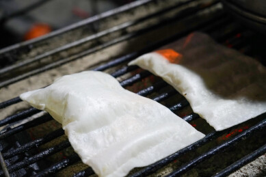 云南大理特色小吃烤饵块