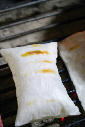 云南大理特色小吃烤饵块