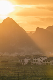 广西柳州柳江区百朋镇夕阳山峰村落