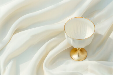 仓库货架上的商品盒