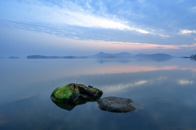 中国安徽池州市平天湖冬日晨景