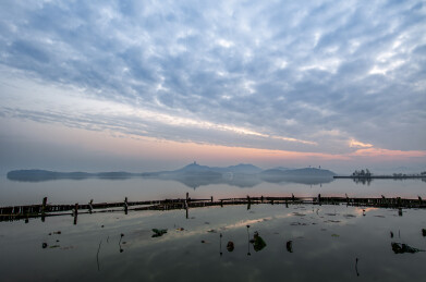 中国安徽池州市平天湖冬日晨景