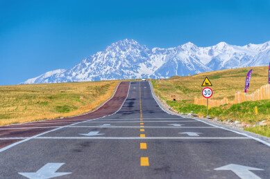 中国新疆博尔塔拉赛里木湖环湖公路