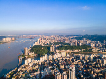 中国广西梧州万秀区城市风光和西江河流航拍