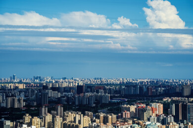 初秋北京奥林匹克塔视角拍摄北京天际线