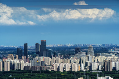 初秋北京奥林匹克塔视角拍摄北京天际线