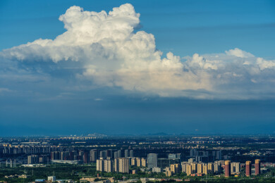 初秋北京奥林匹克塔视角拍摄北京天际线