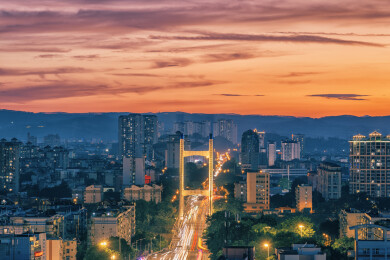 黄昏时分柳州城市风光-壶西大桥车流