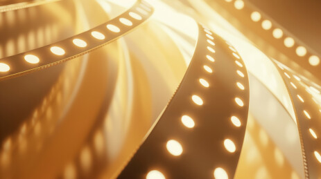 金色背景上的电影胶片，曲线形状创意设计