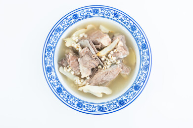 一碗薏米玉竹猪骨汤  