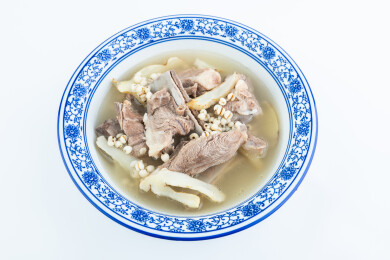 一碗薏米玉竹猪骨汤  