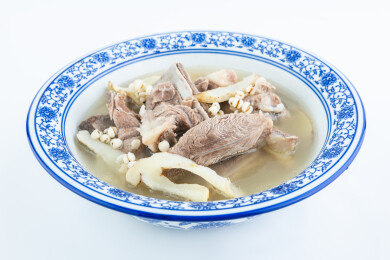 一碗薏米玉竹猪骨汤  