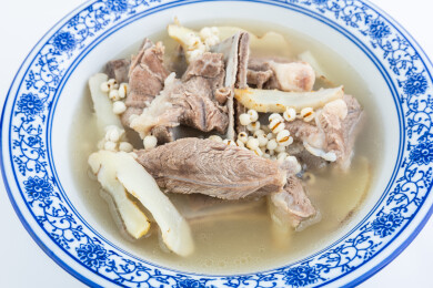 一碗薏米玉竹猪骨汤  