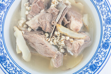 一碗薏米玉竹猪骨汤  