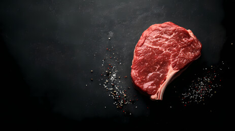 肉质鲜嫩的生牛排