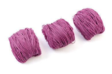 紫薯竹升面干面块特写