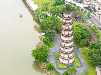航拍东莞市金鳌洲塔