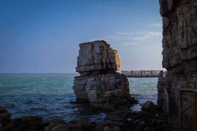 山东烟台大黑山岛龙爪山地质公园海蚀地貌