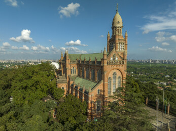 上海佘山天文台和上海佘山天主教堂航拍