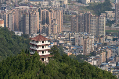 中国四川达州凤凰山公园红军亭航拍图